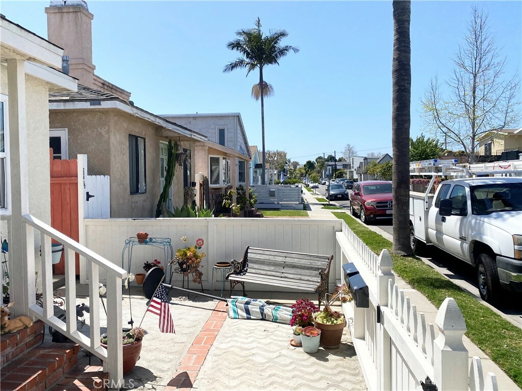Property Photo: 258 17th Street CA 90740