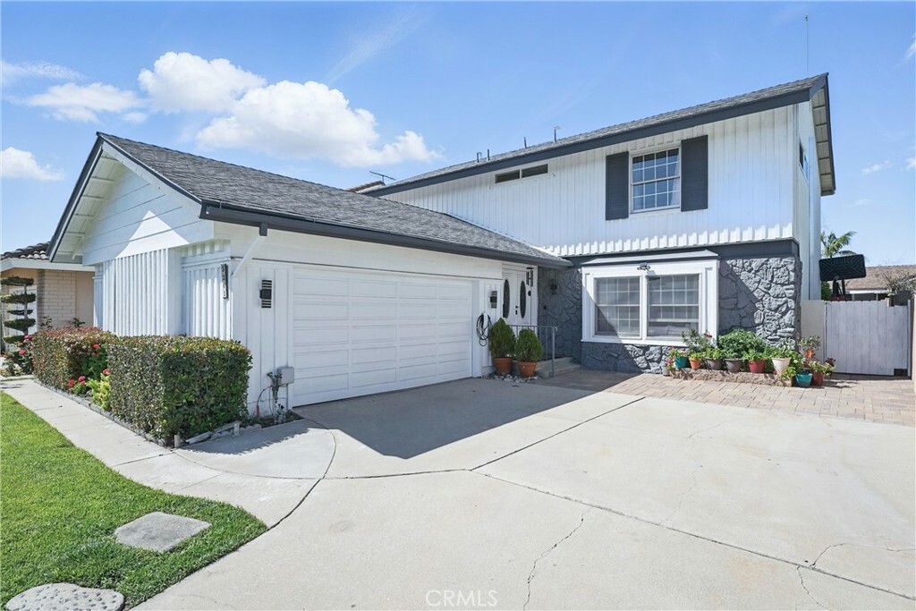 Property Photo:  5201 Del Serra Circle  CA 90623 