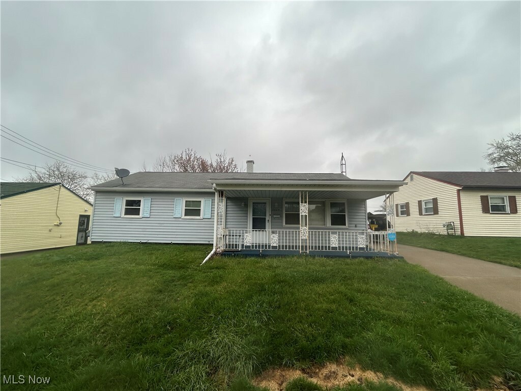 Property Photo: 2424 McCartney Road OH 44505