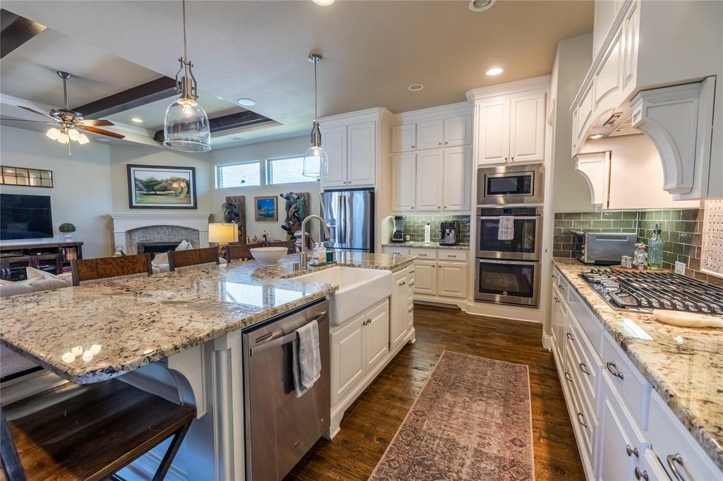 Property Photo: 4207 Pearl Crescent Lane TX 76005