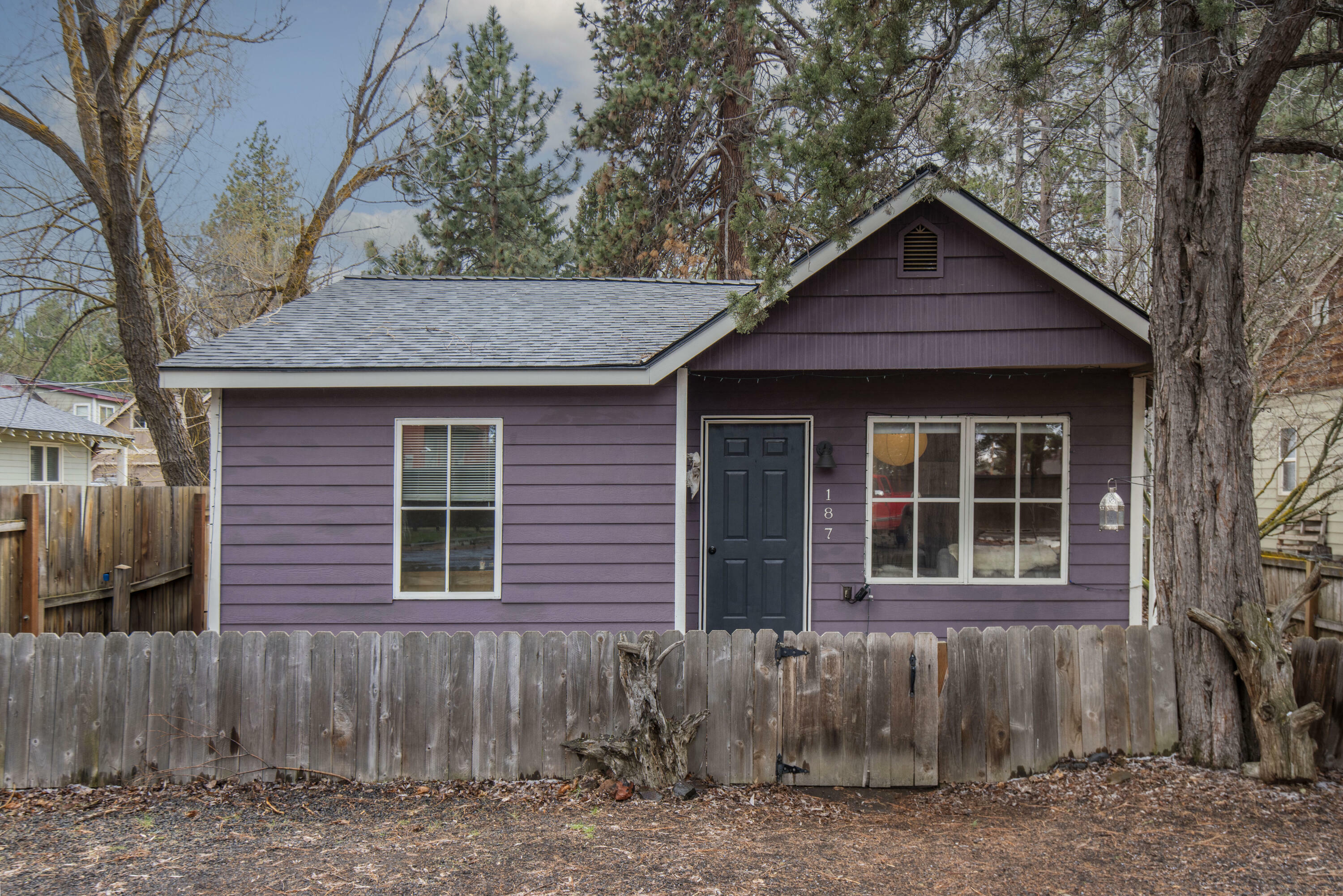 Property Photo: 187 W Jefferson Avenue OR 97759