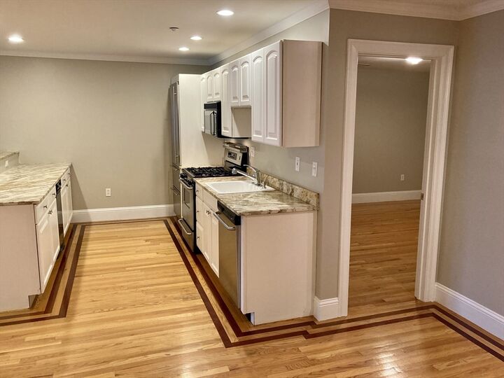 Property Photo:  39 Dorchester St 14  MA 02127 