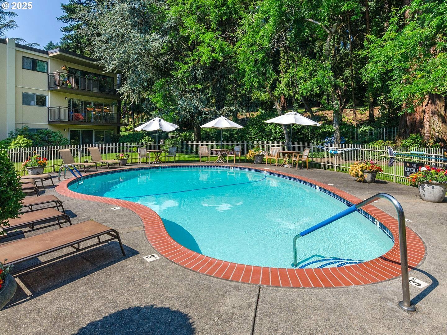 Property Photo: 2393 SW Park Pl 113 OR 97205