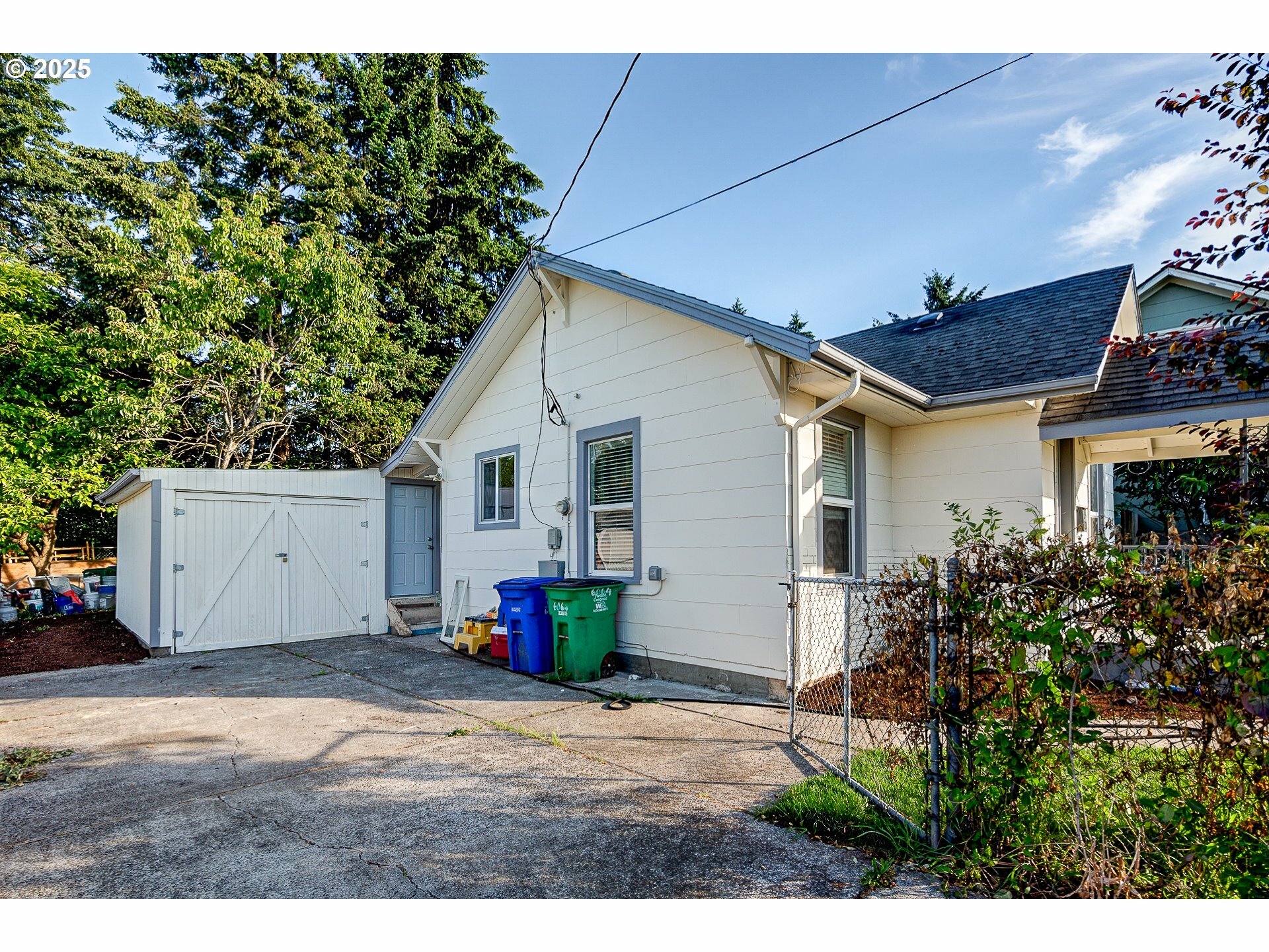 Property Photo: 6064 NE Willow St OR 97213