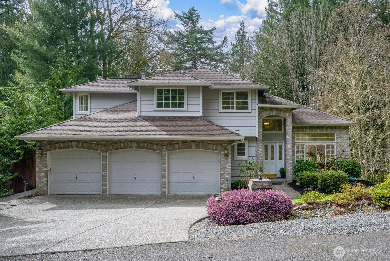 Property Photo: 17331 213th Avenue NE 6 WA 98077