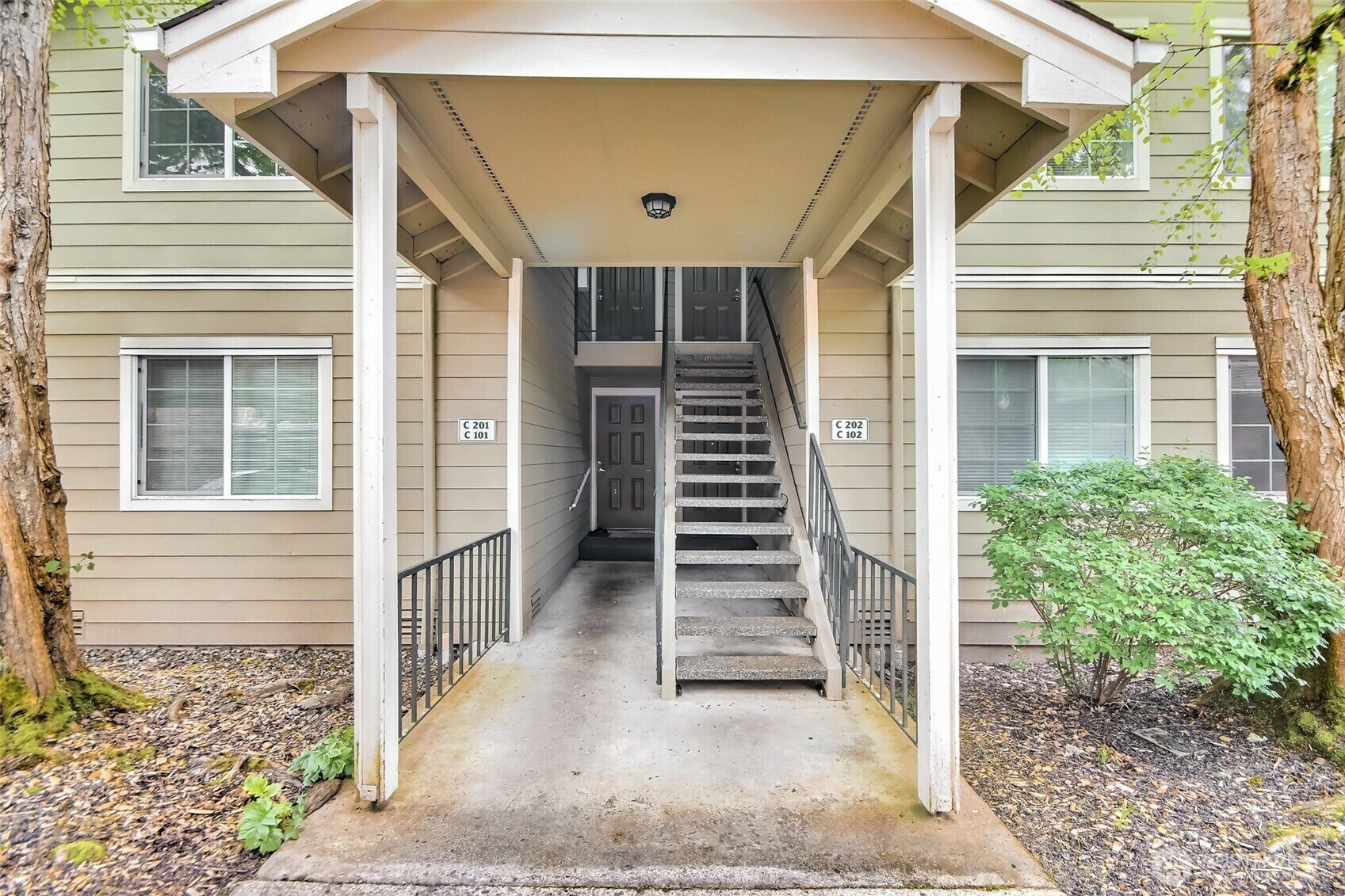 Property Photo: 755 NW 5th Ave C102 WA 98027