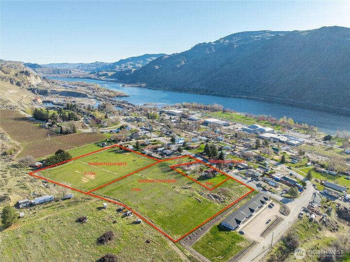 Property Photo: 123 Chelan Falls WA 98817