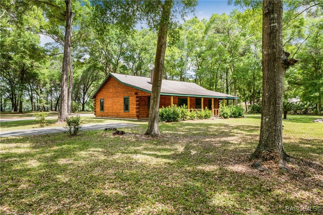 Property Photo: 2955 SE 156th Place Road FL 34491