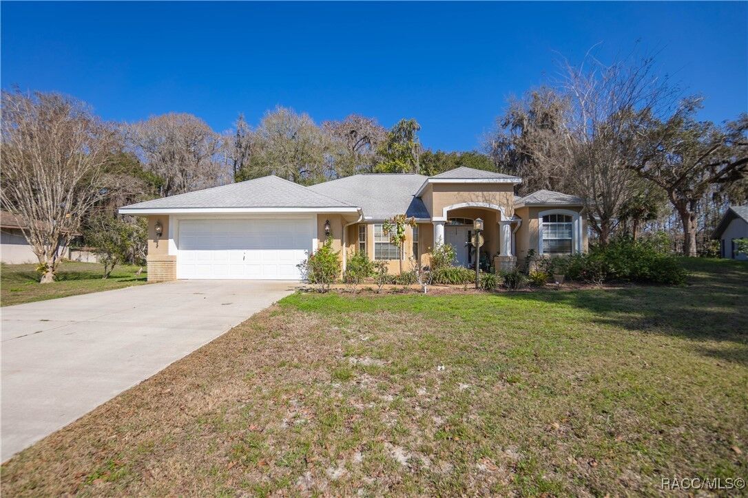 Property Photo: 11 N Shadow Wood Drive FL 34450