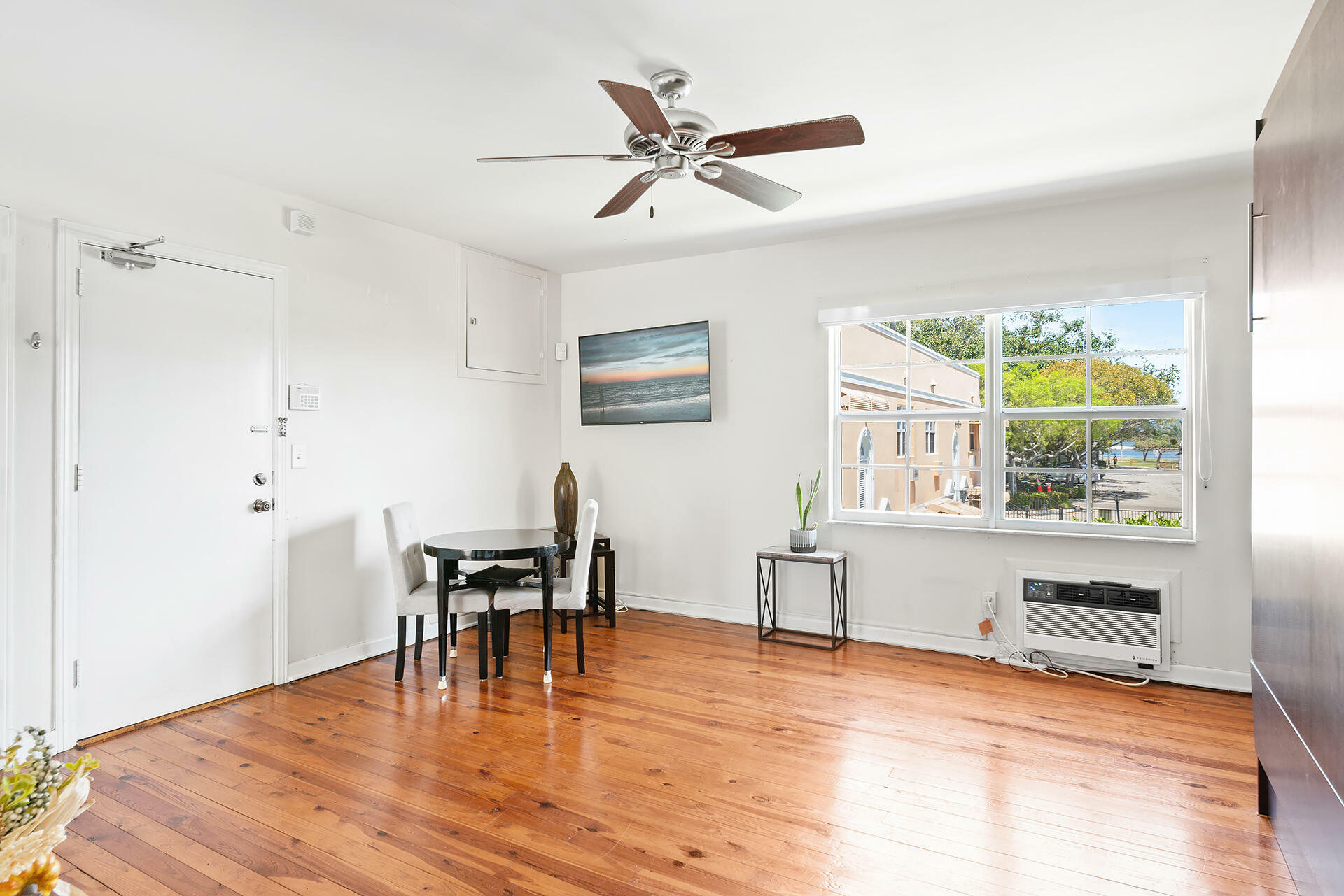 Property Photo: 31 S Golfview Road #11 FL 33460