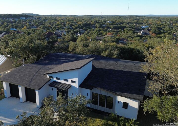 Property Photo:  707 Lone Circle  TX 78260 