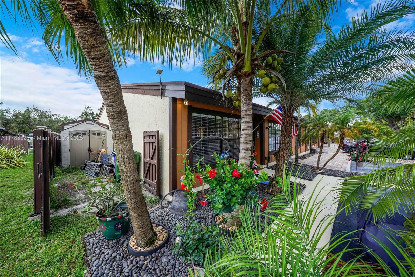 Property Photo: 11140 Redwood Ave FL 33026