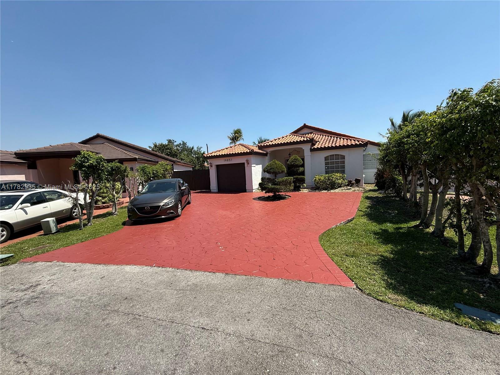 19851 NW 82nd Ct  Hialeah FL 33015 photo