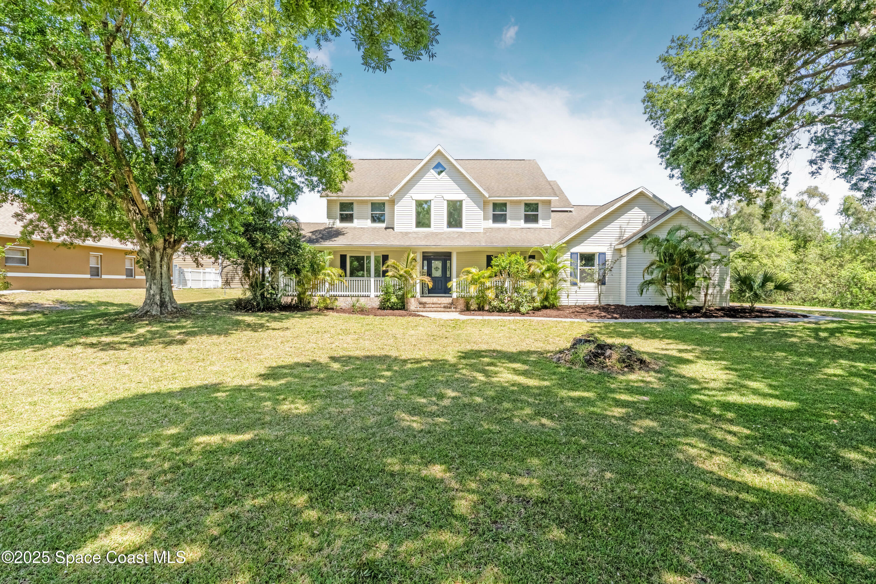 Property Photo: 210 Grant Road FL 32953