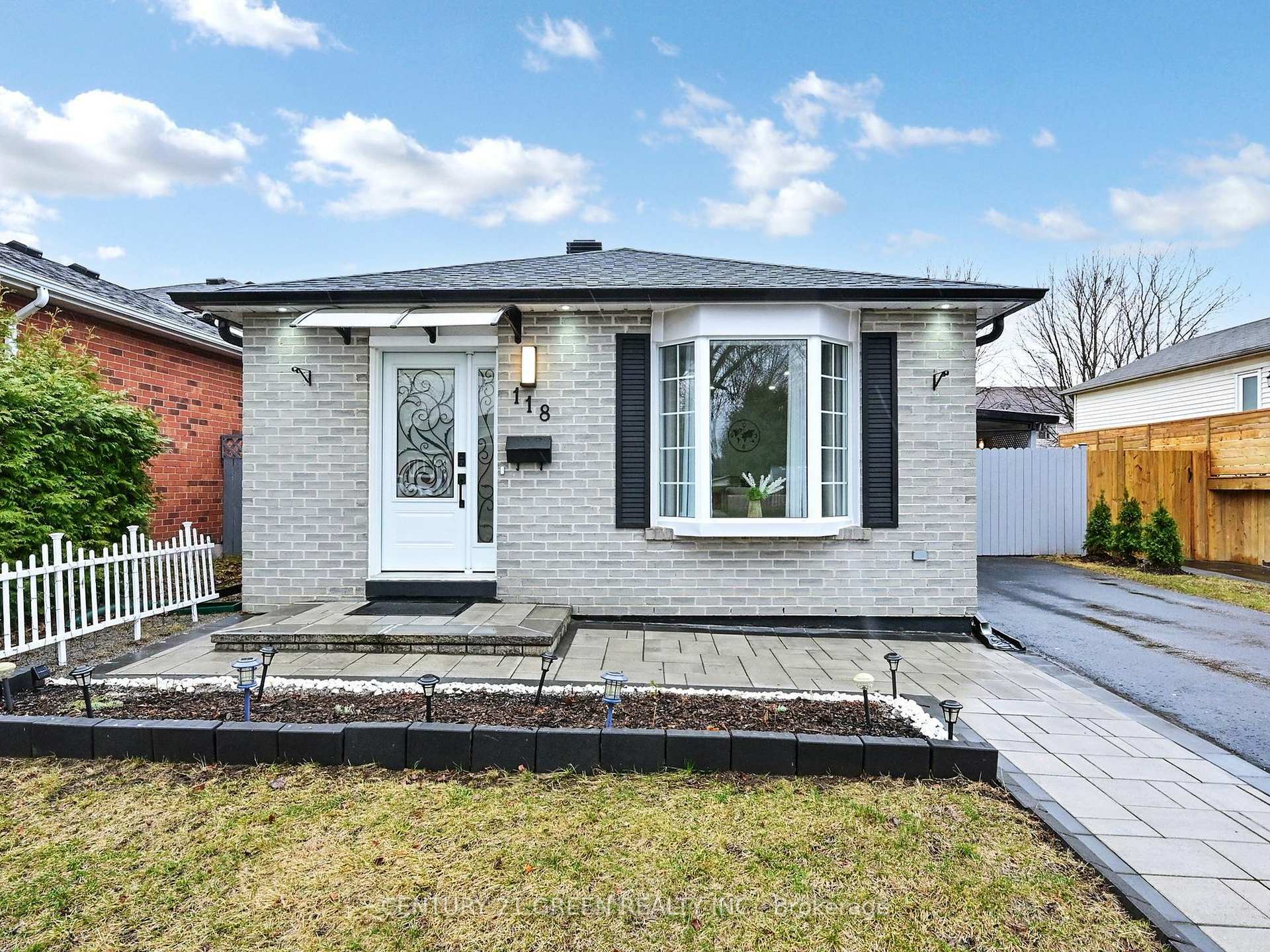 Photo de la propriété: 118 Homefield Square ON L1E 1K9