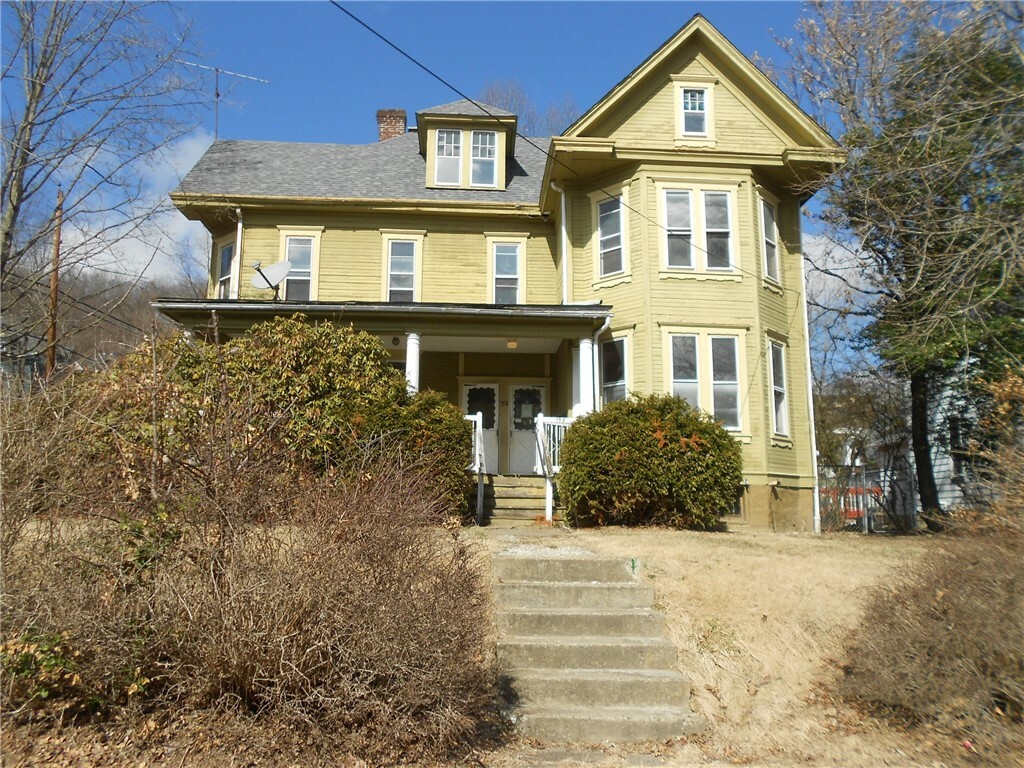 Property Photo: 198 W Pearl St PA 16001