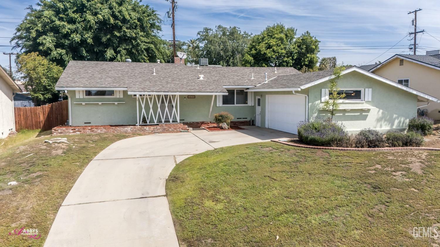 Property Photo: 2606 Blade Avenue CA 93306