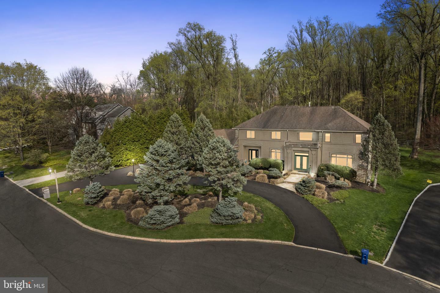 Property Photo: 537 Pondview Road PA 19046