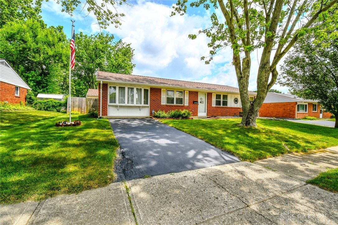 Property Photo: 7233 Serpentine Drive OH 45424