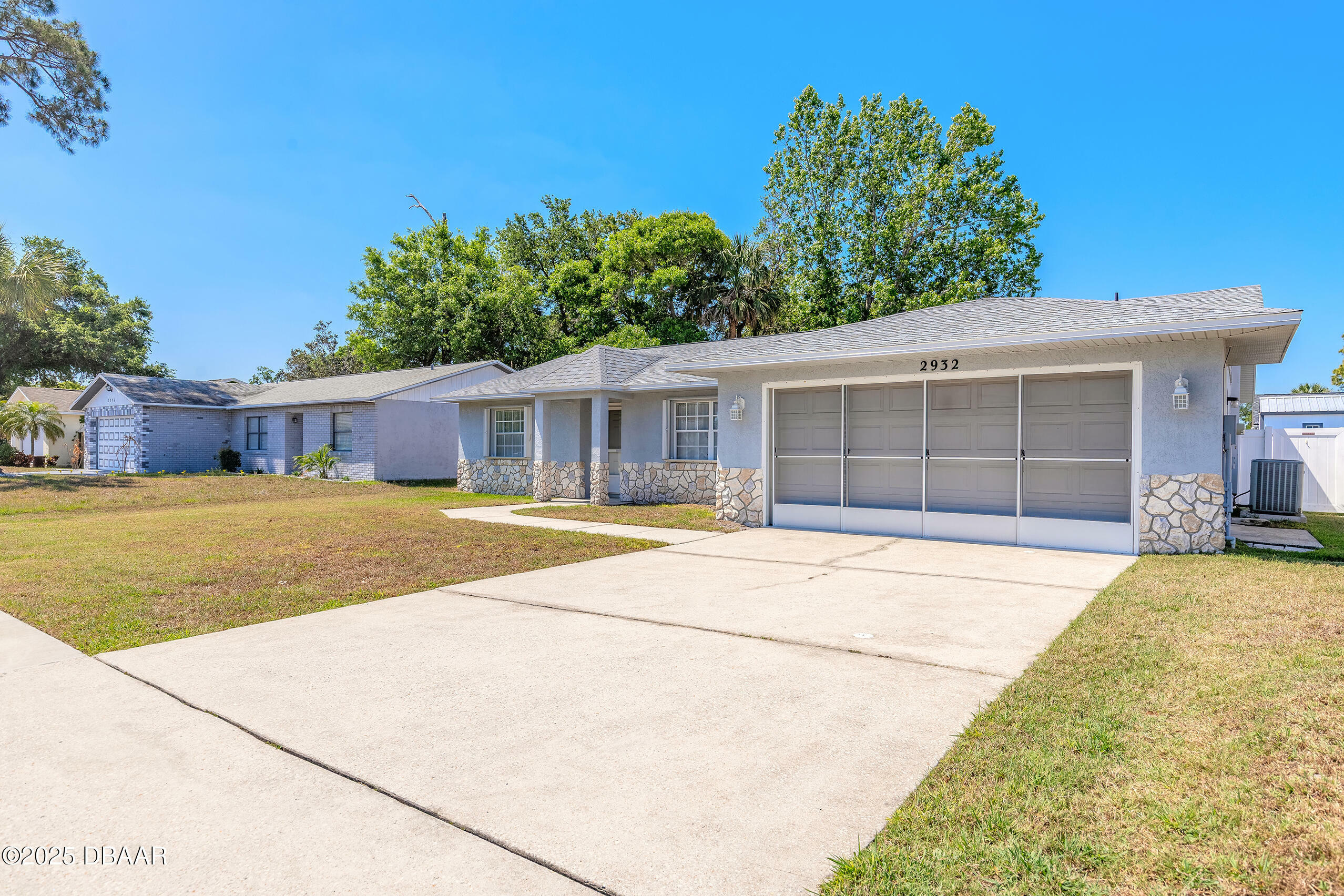 Property Photo: 2932 Bristol Lane FL 32119