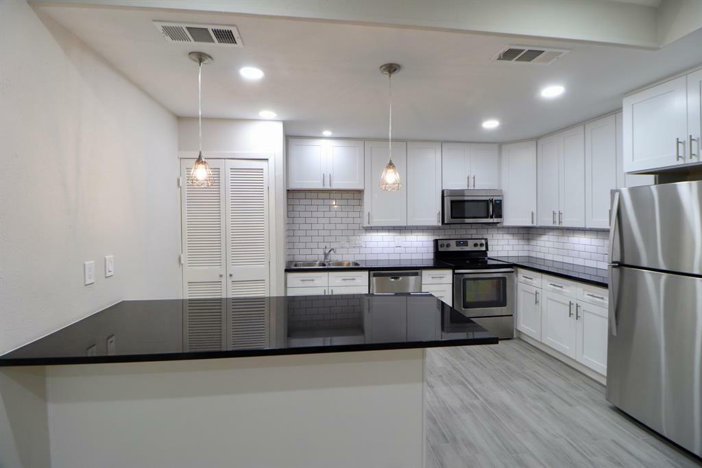 Property Photo: 5929 Queensloch Drive 116 TX 77096