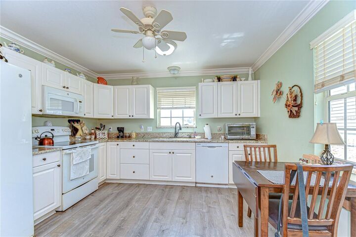 Property Photo:  5906 Greenbriar Court  FL 33542