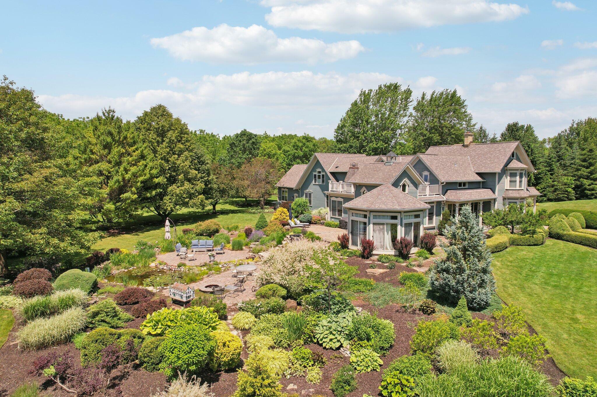 Property Photo: 12921 N Fox Hollow Rd WI 53097