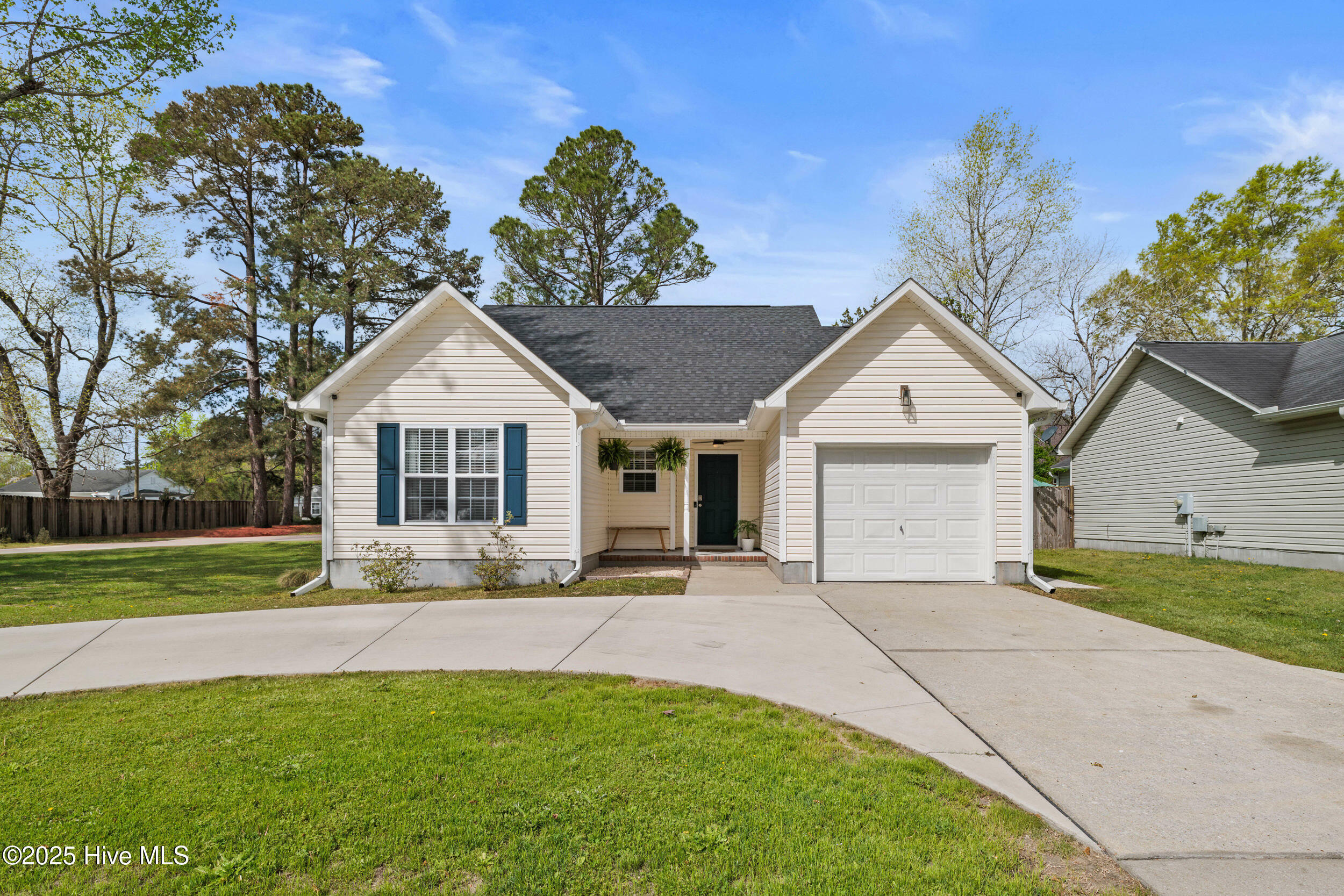 Property Photo: 610 Mattocks Avenue NC 28555