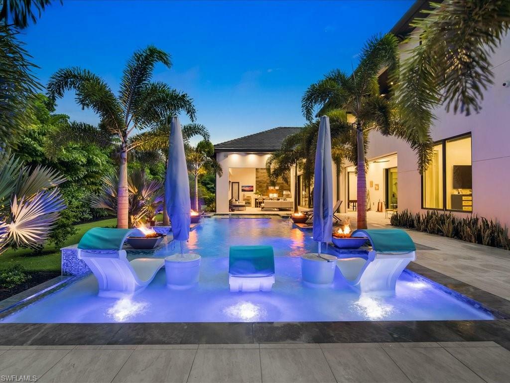 Property Photo: 882 Cassena Rd FL 34108