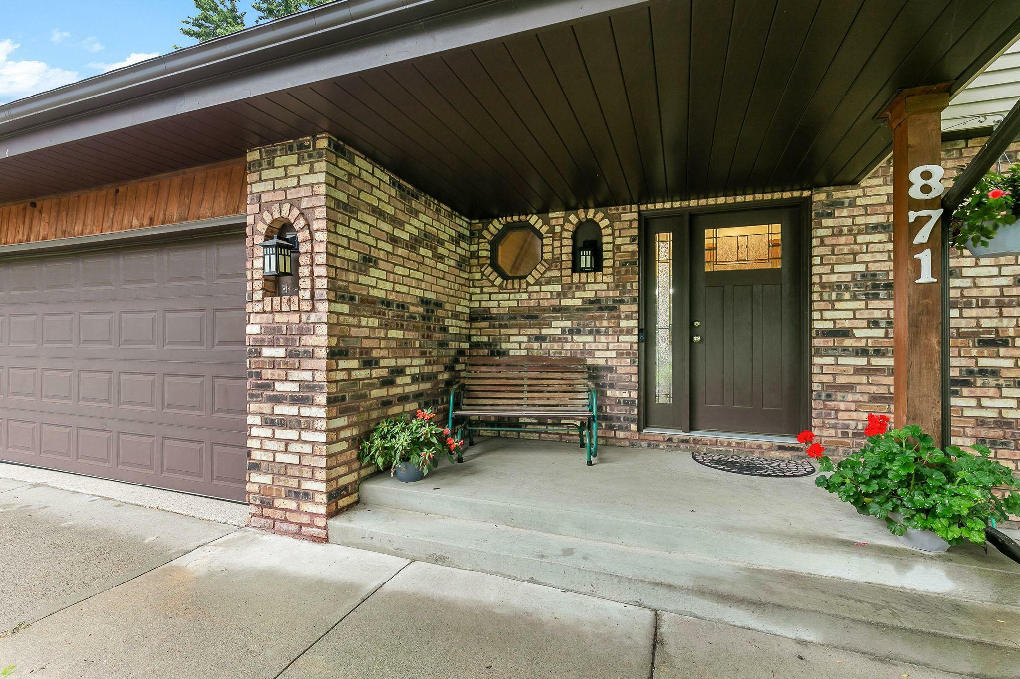 Property Photo:  871 Paul Parkway NE  MN 55434 