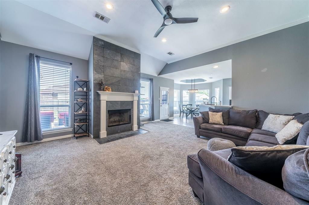 Property Photo: 942 Lost Pine Drive TX 76065