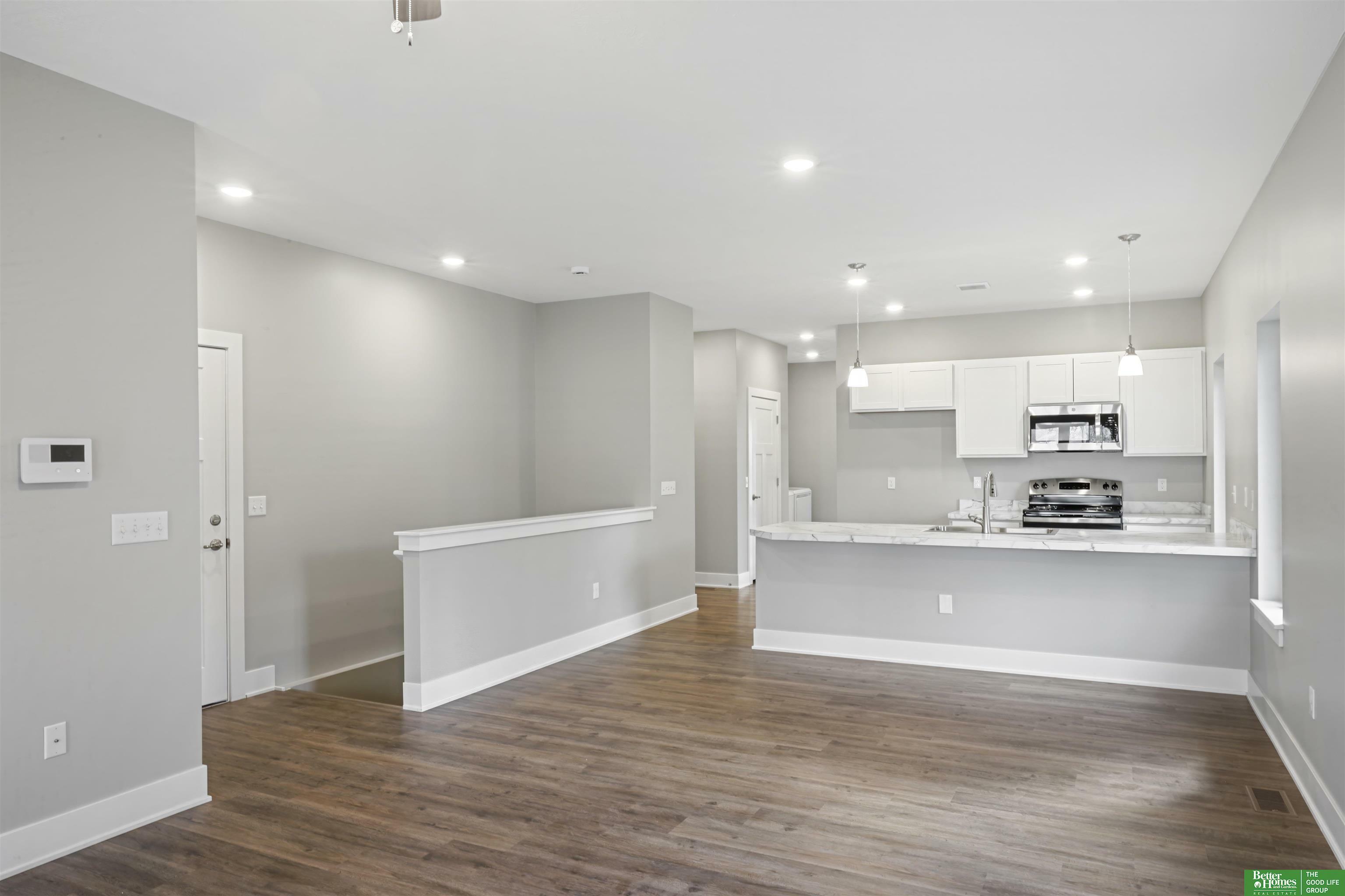 Property Photo: 5516 N 34 Street NE 68111