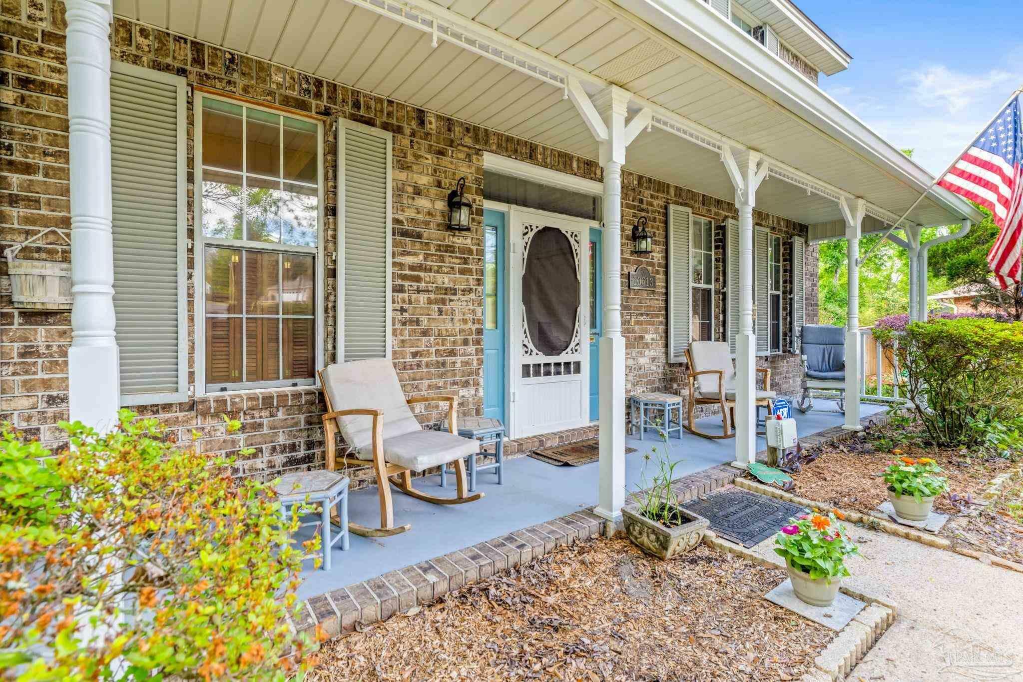 Property Photo: 10613 Spalding Ter FL 32514
