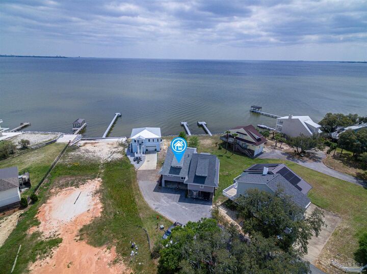 Property Photo: 117 Bayshore Dr FL 32507