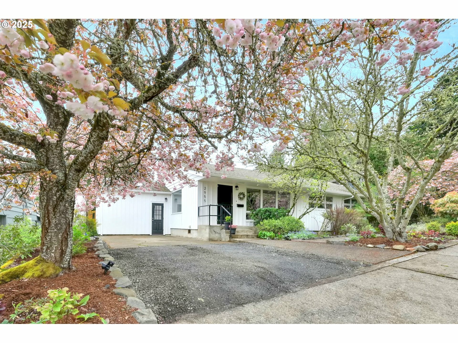 Property Photo: 2955 Charnelton St OR 97405
