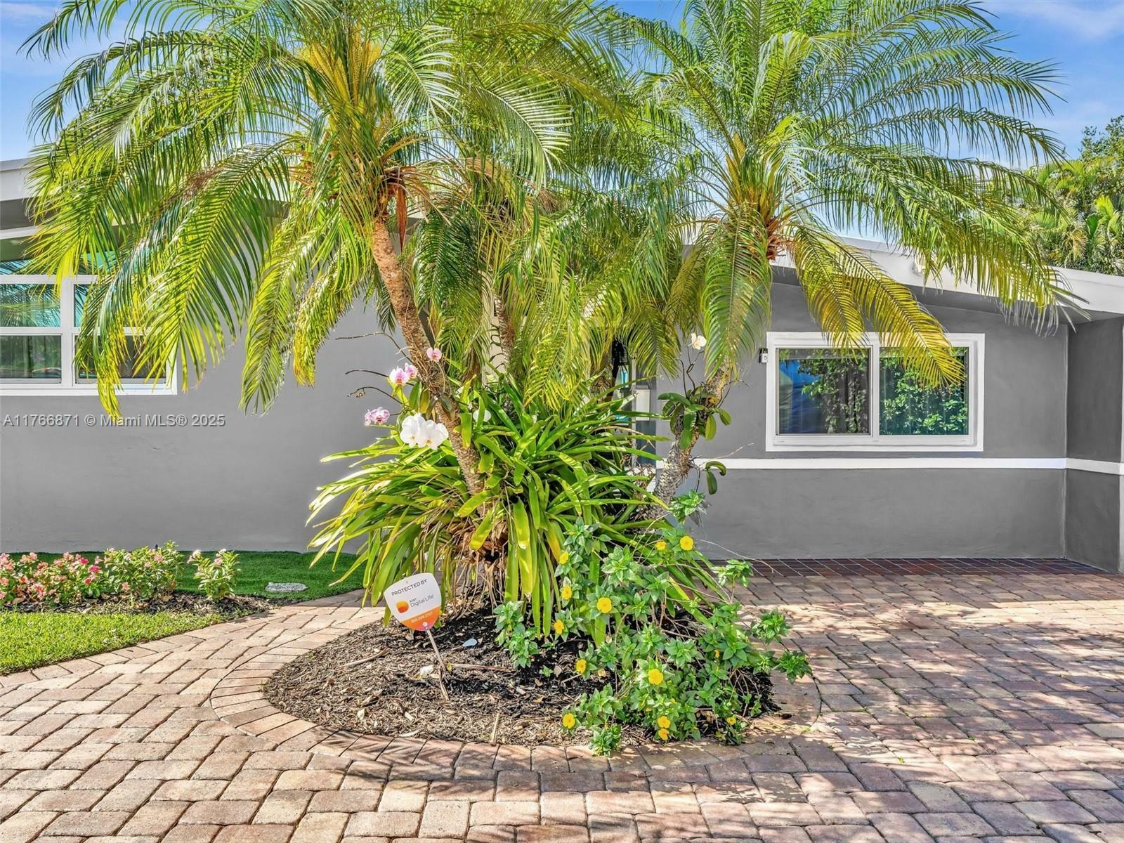 Property Photo: 2026 NE 29th St FL 33306