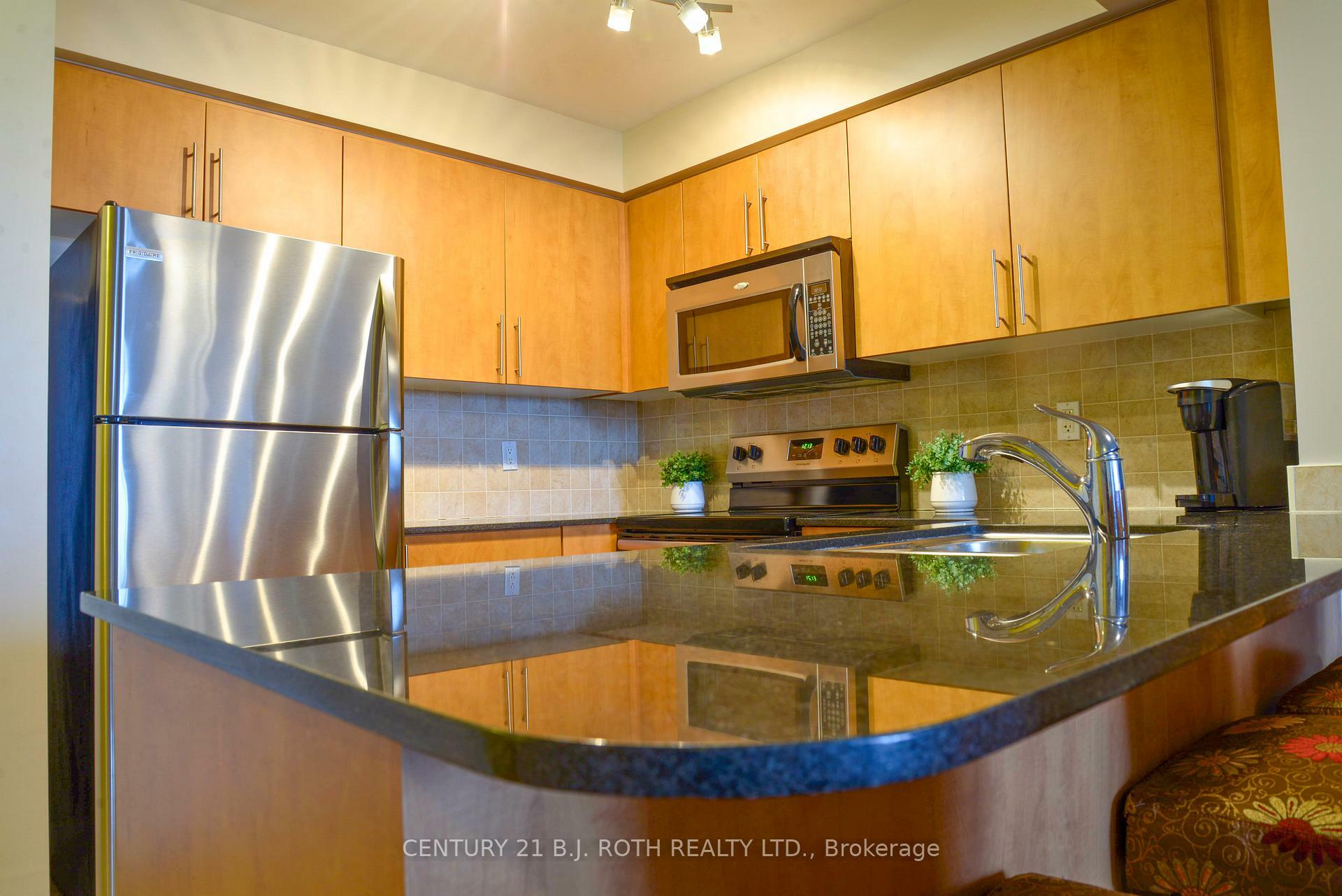Property Photo: 350 Red Maple Road 1202 ON L4C 0T5
