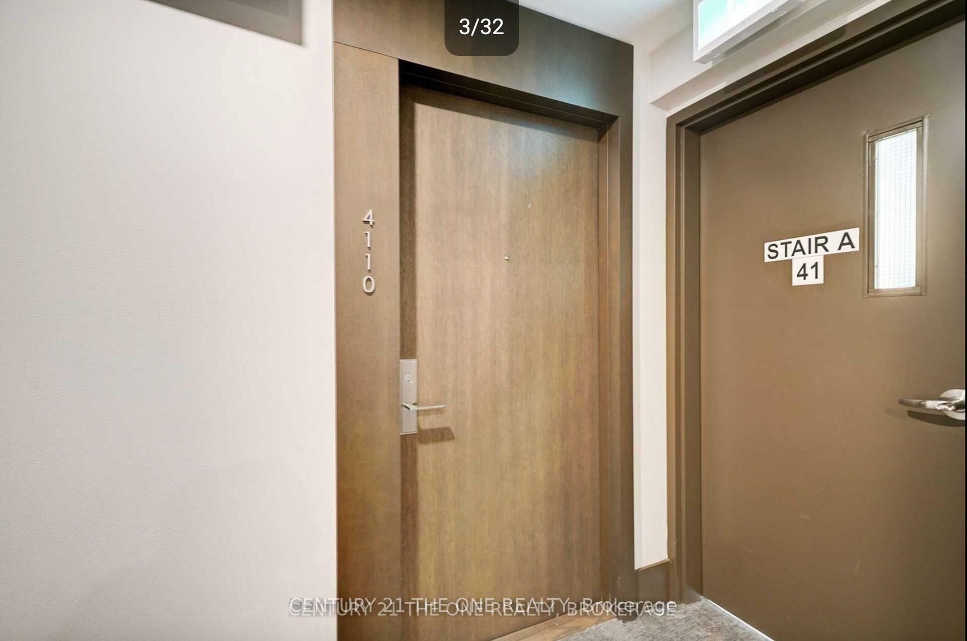 Property Photo: 39 Roehampton Avenue 4110 ON M4P 0G1