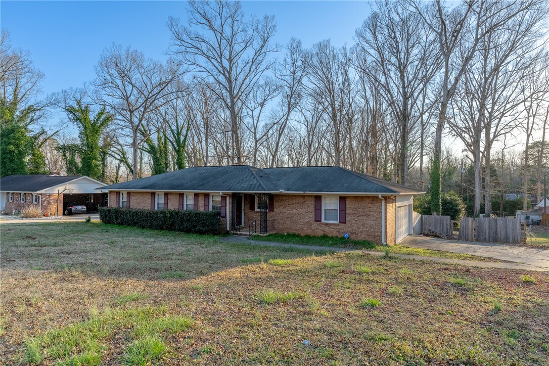 Property Photo:  204 Clarke Stream Drive  SC 29621 