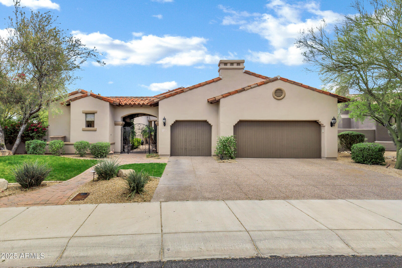 Property Photo:  8117 E Wingspan Way  AZ 85255 