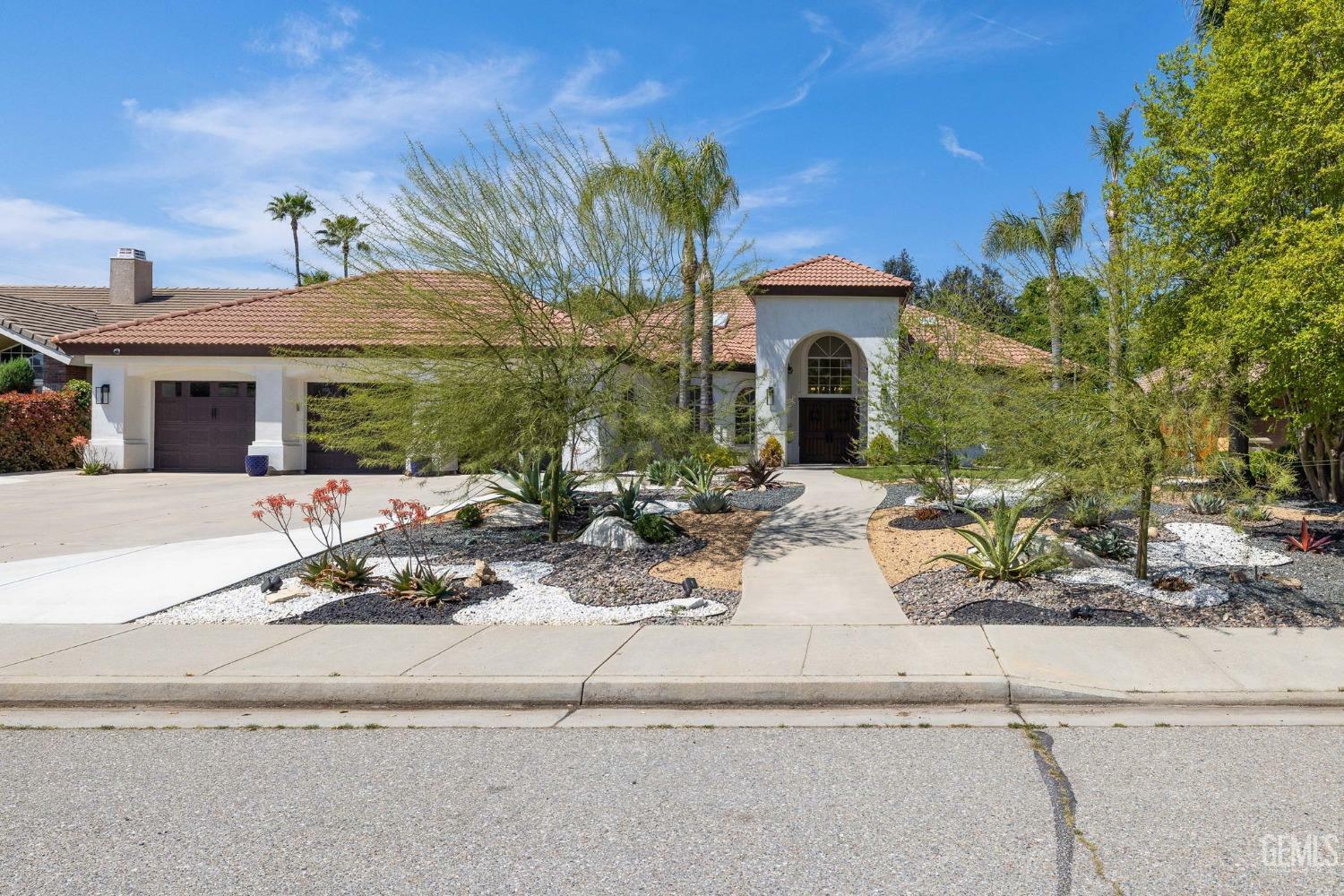 Property Photo: 3121 Emerald Arbor Street CA 93314