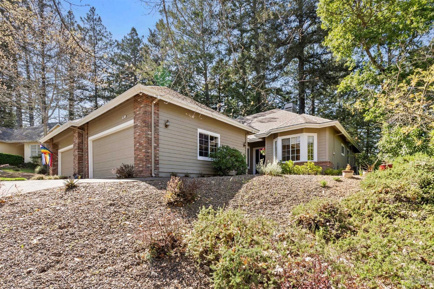 Property Photo: 1011 Oak Mesa Drive CA 95409
