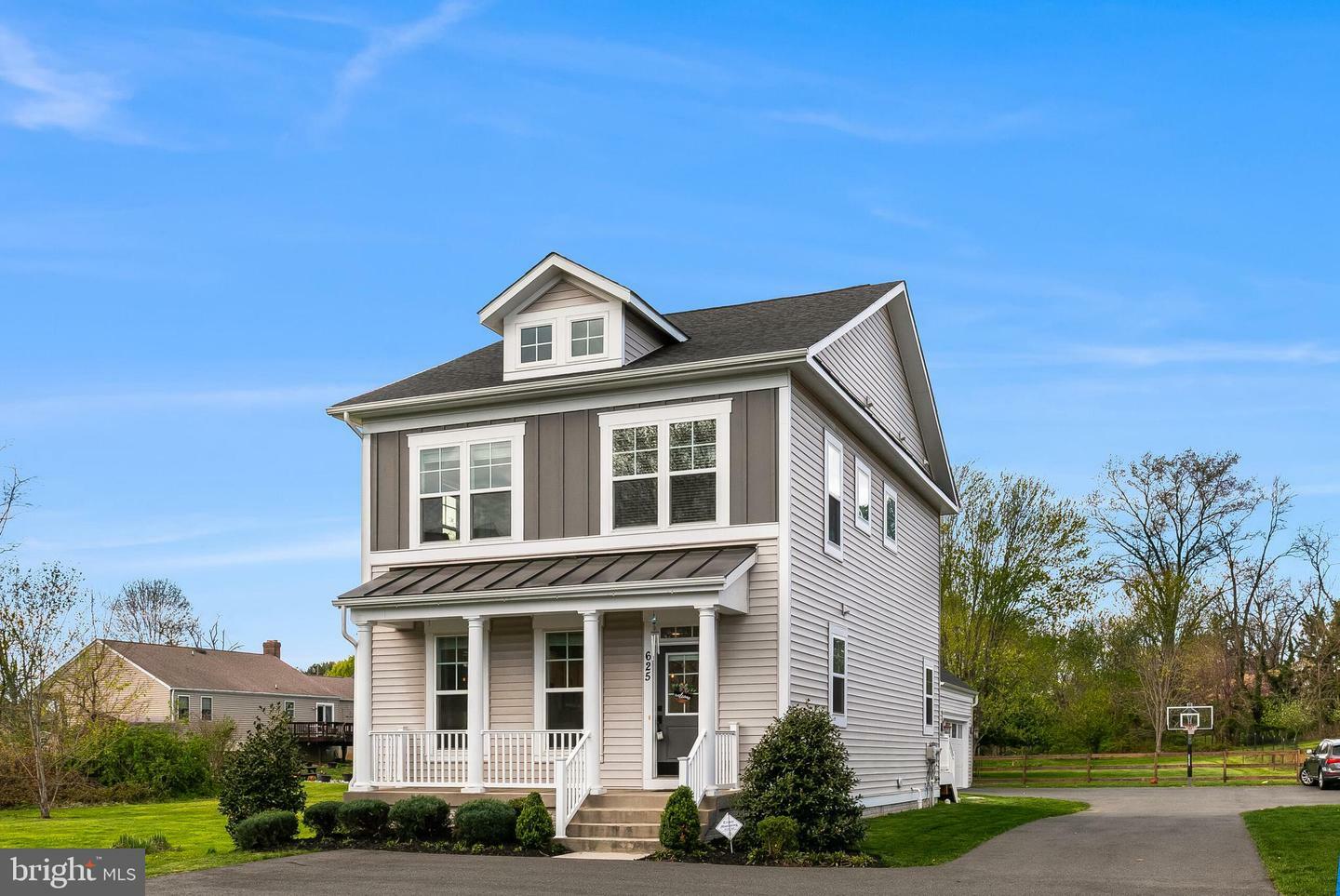Property Photo: 625 E G Street VA 20132