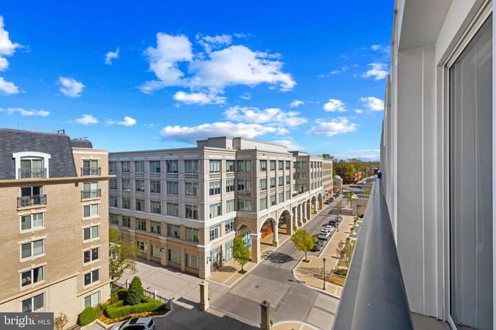 Property Photo:  5 Park Place 722  MD 21401 