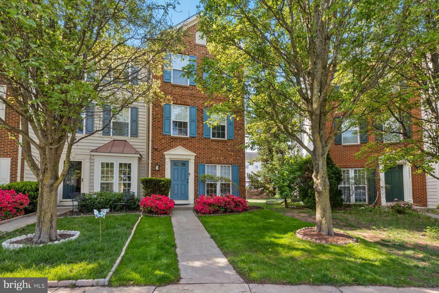 Property Photo: 44479 Potter Terrace VA 20147