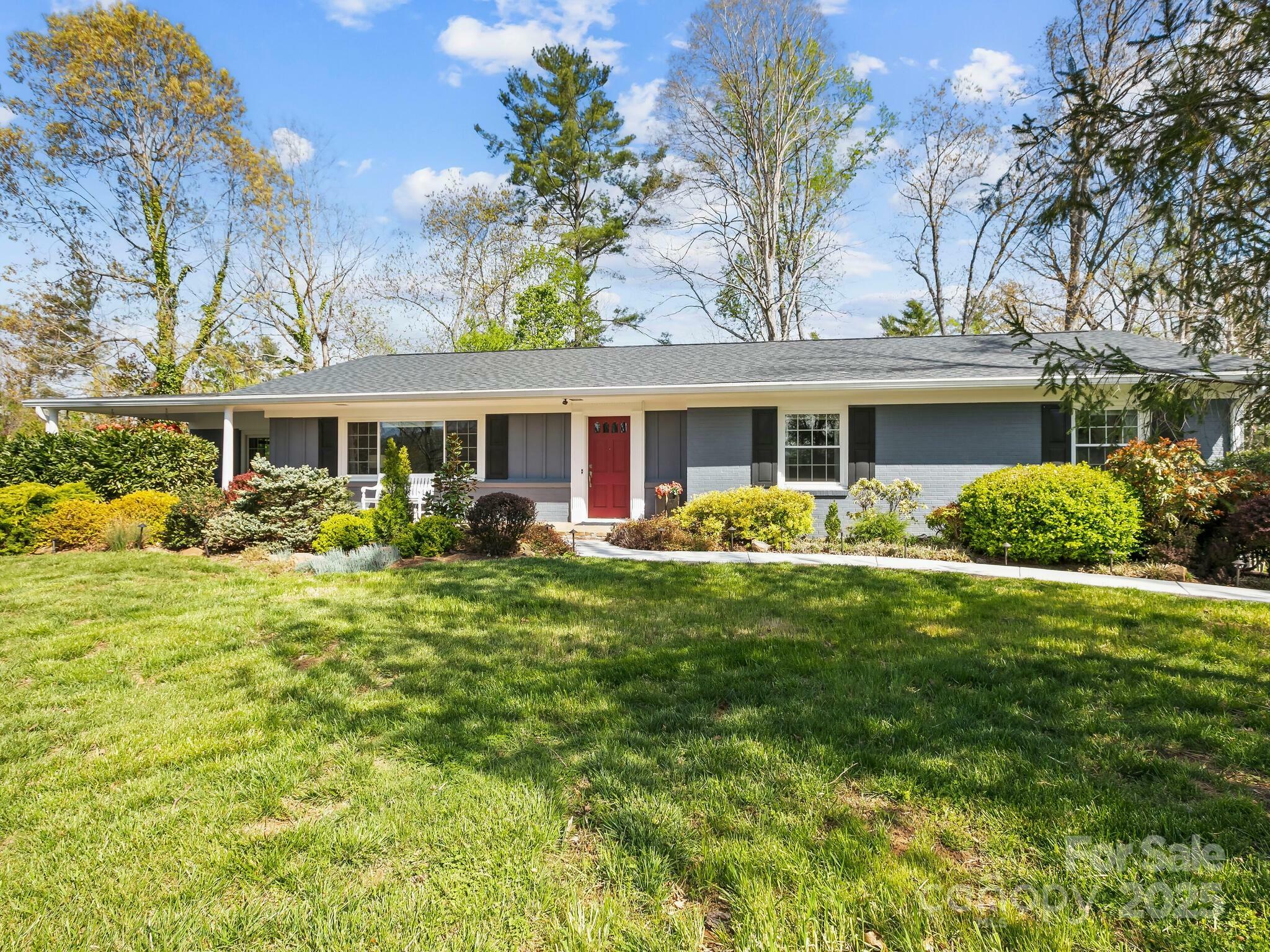 29 E Fox Chase Road  Asheville NC 28804 photo