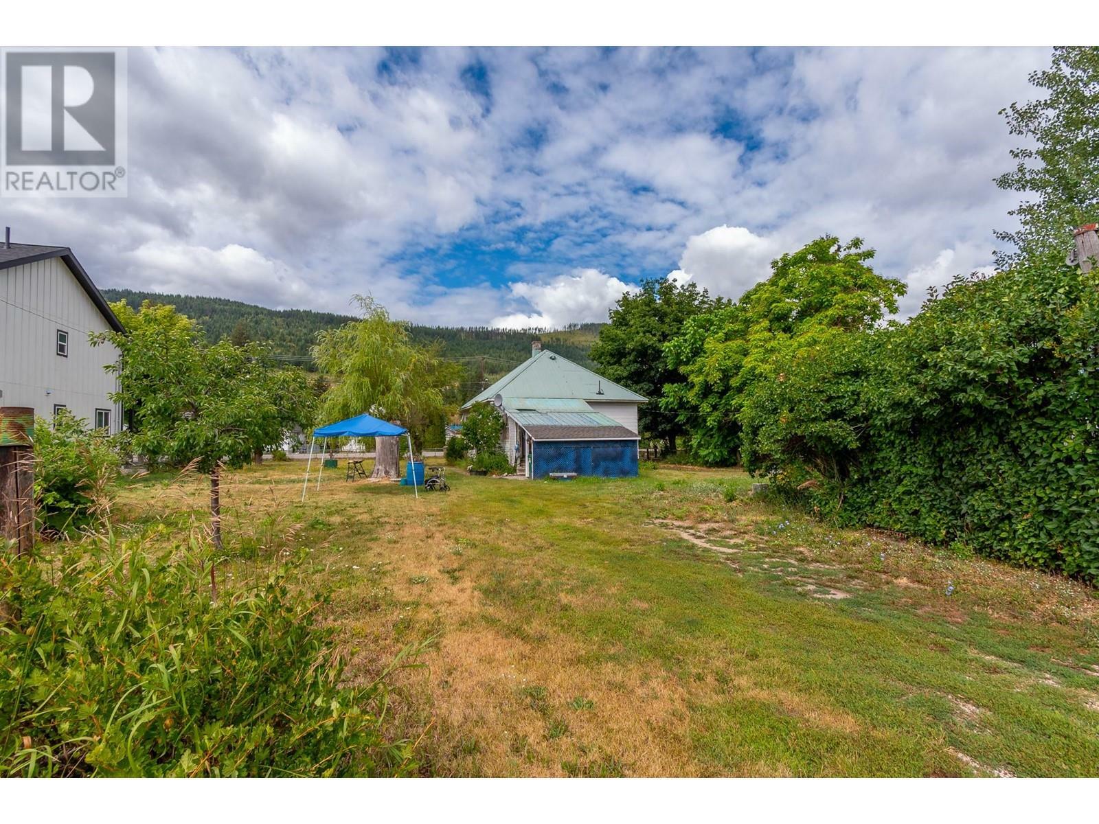 Property Photo: 2259-2265 Shuswap Avenue BC V0E 2G0