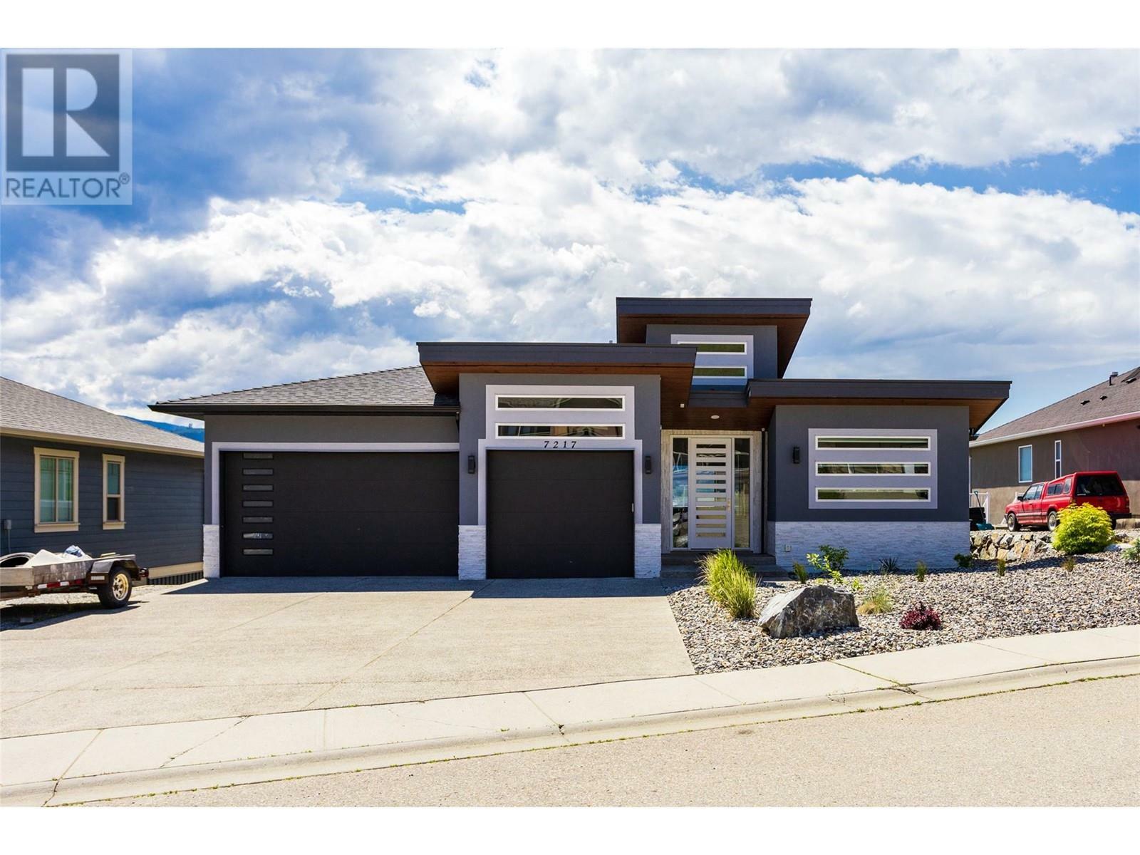 Photo de la propriété: 7217 Lakeridge Place BC V1H 1Y3