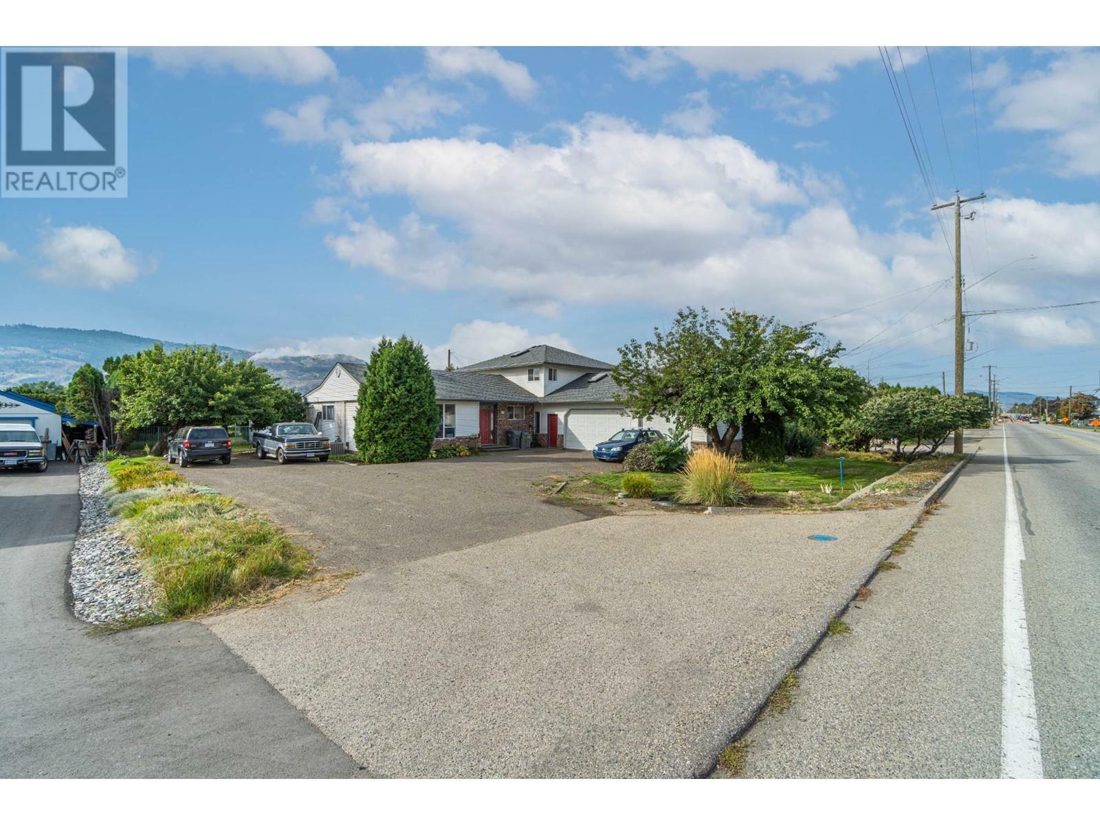 Property Photo: 1955 Parkcrest Avenue BC V2B 4X2