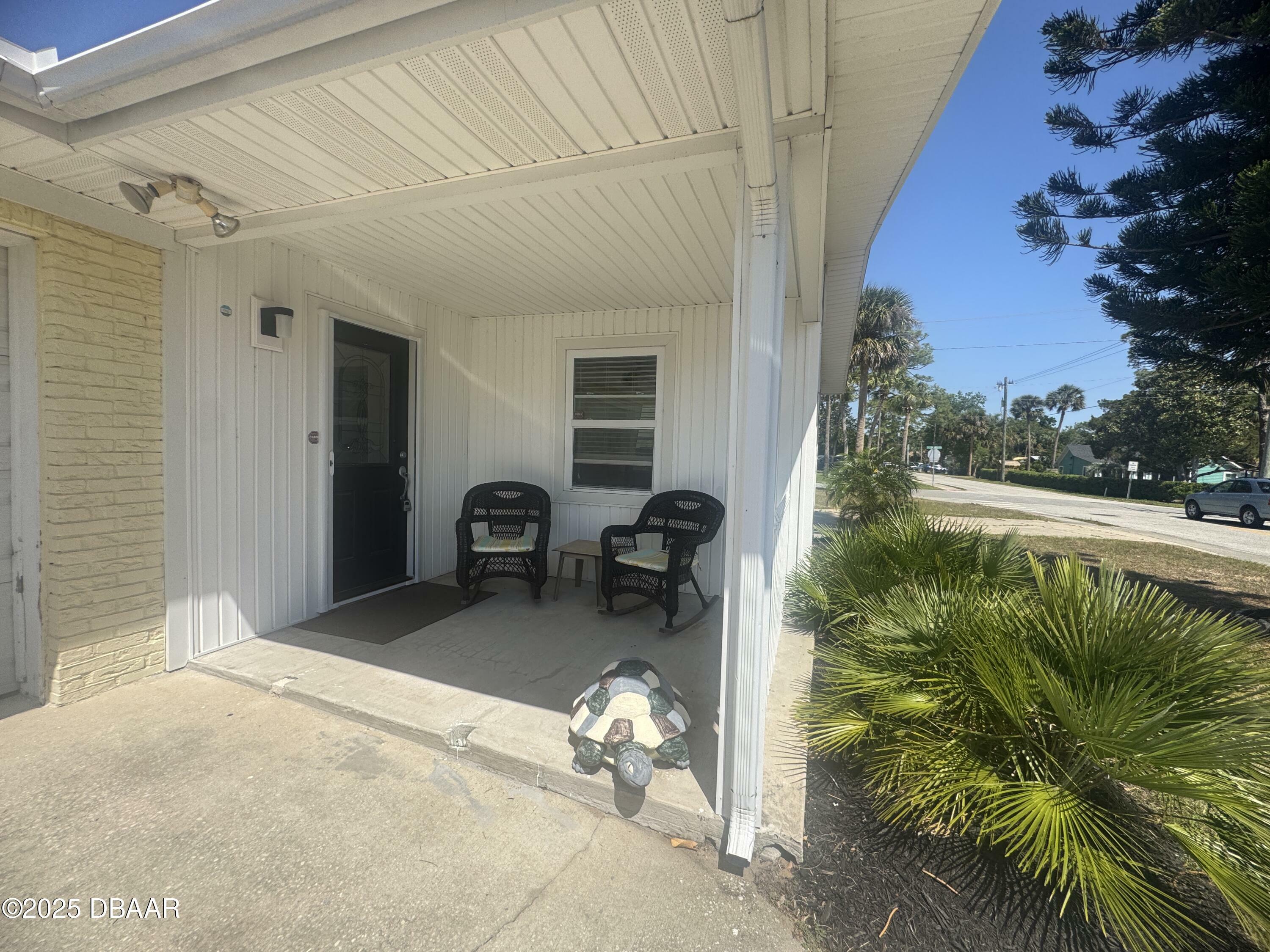Property Photo: 302 Fox Place FL 32127